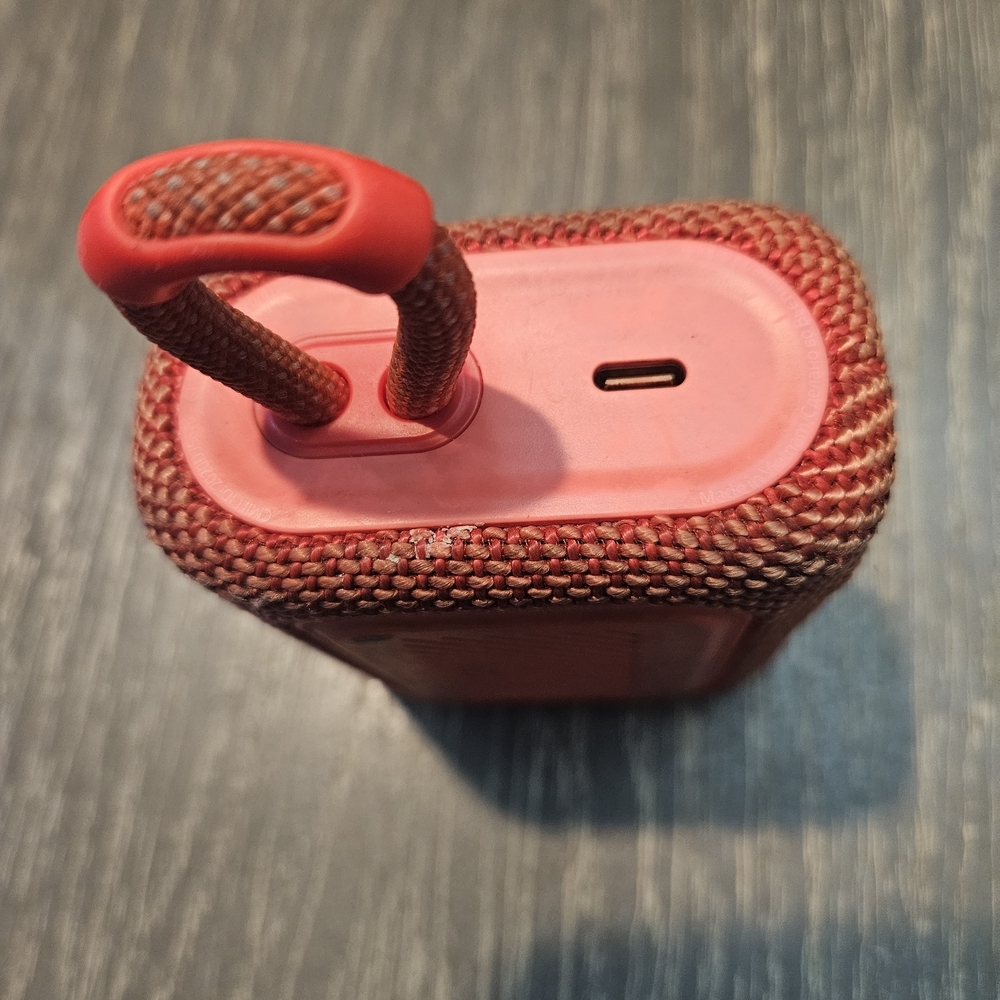 JBL Red Portable Speaker - Picture 5 of 6